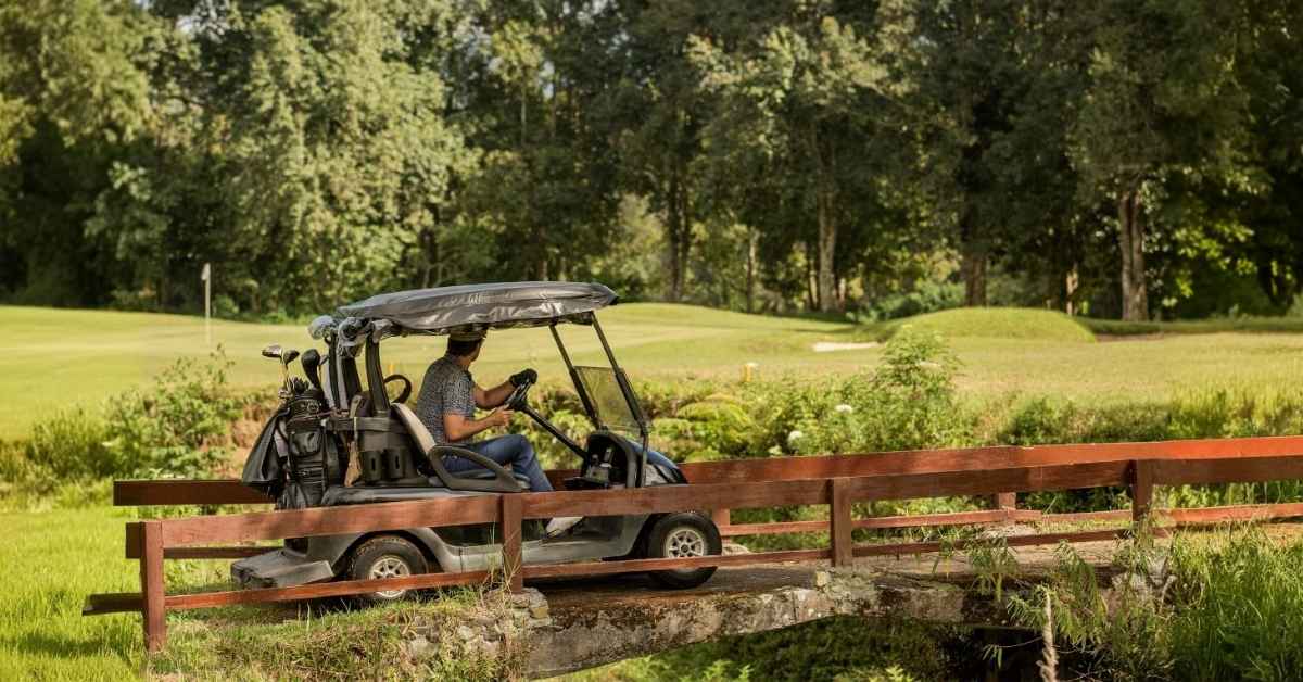 Walking vs. Using a Golf Cart